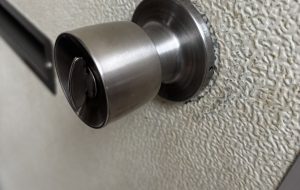 玄関　ドアノブ取替
