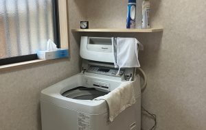洗面所洗濯機上2段棚取付