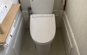 TOTO　ピュアレスト　トイレ