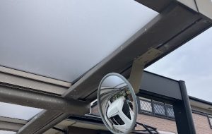 カーポート　FRP屋根材劣化交換　小型カーブミラー交換