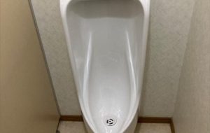 TOTO　壁掛け小便器　