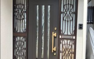 玄関サッシ鋳造飾り塗装事例