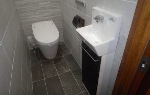 LIXIL　タンクレストイレ　サティス